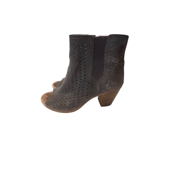 TOMS Charcoal Gray Perforated Suede Peep Toe Ankle Boots Size 5.5 - Picture 1 of 7